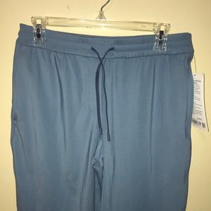Lululemon Straight Leg Mid Rise Pant *Luxtreme